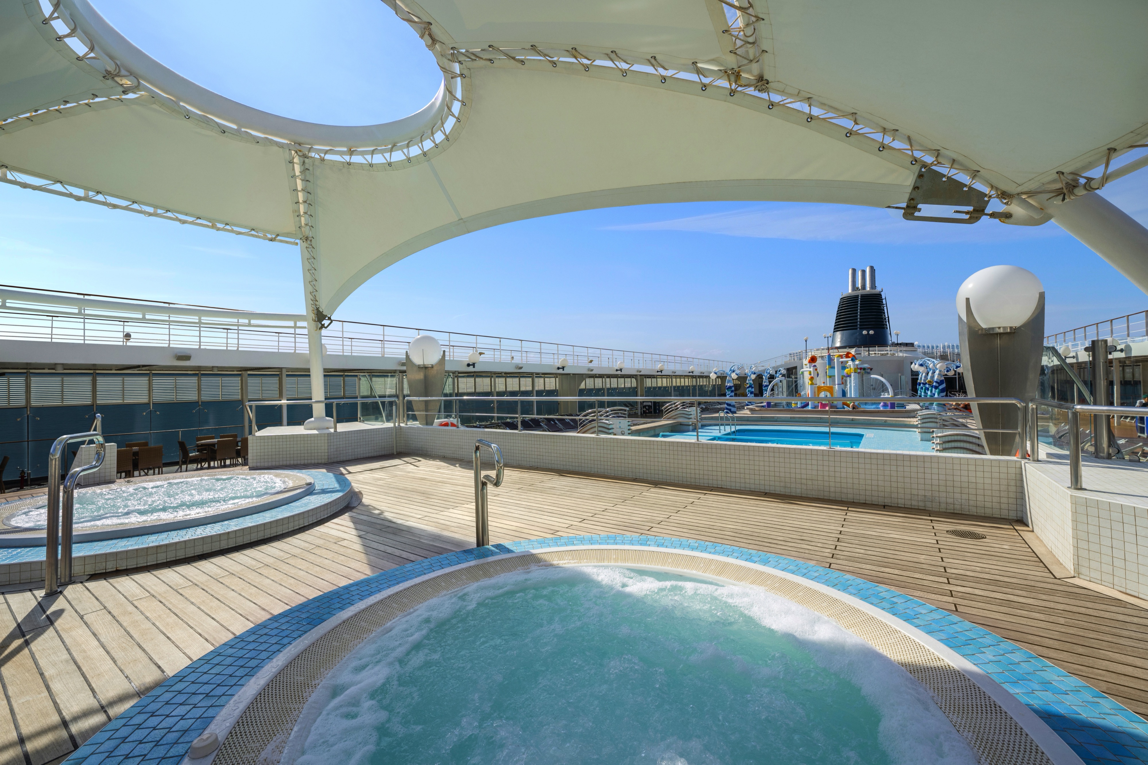 MSC Lirica - Swimming Pools